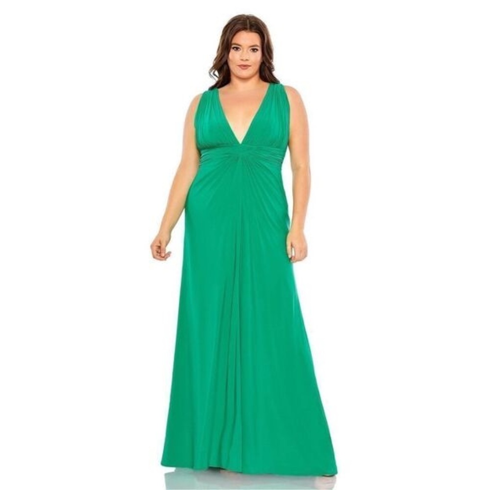 Mac Duggal Green Sleeveless Plunge Maxi Gown